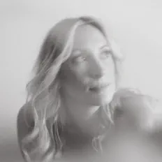 Dengarkan Sadie Campbell, tonton video musik, baca bio, lihat tanggal tur & lainnya!