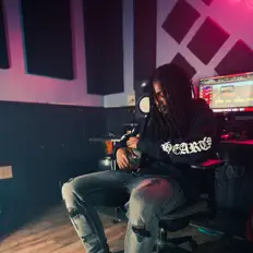 收听 FmbSavo、观看音乐视频、阅读小传、查看巡演日期等 ！