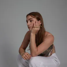 Ακούστε περιεχόμενο από Anne Mosters, παρακολουθήστε μουσικά βίντεο, διαβάστε το βιογραφικό, δείτε ημερομηνίες περιοδείας, και πολλά ακόμη!