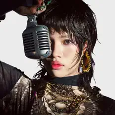 Poslechněte si interpreta Pháp Kiều, sledujte hudební videa, přečtěte si životopis, podívejte se na data turné a další informace.