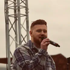 Ollie Henry सुनें, म्यूज़िक वीडियो देखें, बायो पढ़ें, दौरे की तारीखें और बहुत कुछ देखें!