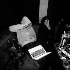 shyblu dinle, müzik videolarını izle, biyografisini oku, tur tarihlerini ve daha fazlasını gör!