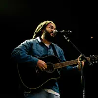 收听 undefined、观看音乐视频、阅读小传、查看巡演日期等 ！