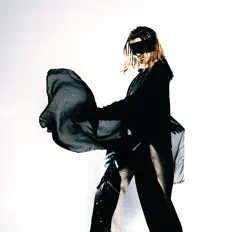 收听 Noche、观看音乐视频、阅读小传、查看巡演日期等 ！