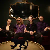 Ascolta undefined, guarda video musicali, leggi la biografia, vedi le date del tour & altro!