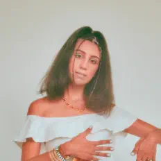 Lexi Carr dinle, müzik videolarını izle, biyografisini oku, tur tarihlerini ve daha fazlasını gör!