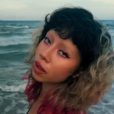 Luister naar Rozaliee Marie, bekijk muziekvideo's, lees de bio, bekijk de tourdata, en meer!