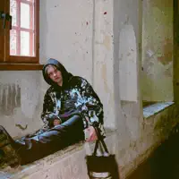 Ouça undefined, assista a videoclipes, leia a biografia, veja as datas das turnês e mais!