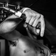 收听 $igil、观看音乐视频、阅读小传、查看巡演日期等 ！