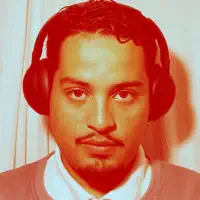 聆聽 undefined、觀看音樂影片、閱讀小傳、查看巡演日期等！