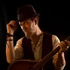 Niilo Sirola: песни, клипы, биография, даты выступлений и многое другое.