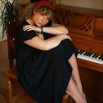 Listen to Laura Williams, watch music videos, read bio, see tour dates & more!