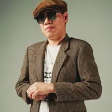 收听 Suburbian、观看音乐视频、阅读小传、查看巡演日期等 ！