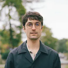 Christopher Annenを聴いたり、ミュージックビデオを鑑賞したり、経歴やツアー日程などを確認したりしましょう！