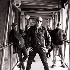 Waiting for Wordsを聴いたり、ミュージックビデオを鑑賞したり、経歴やツアー日程などを確認したりしましょう！