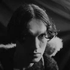 Ascolta J. Ludvig III, guarda video musicali, leggi la biografia, vedi le date del tour & altro!