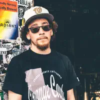 收听 undefined、观看音乐视频、阅读小传、查看巡演日期等 ！