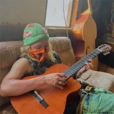 Escucha a DAKSHOOD, mira videos musicales, lee su biografía, consulta las fechas de las gira y más.