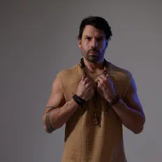 Lipy을(를) 듣고, 뮤직 비디오를 보고, 약력을 읽고, 투어 일정 등을 확인하세요!