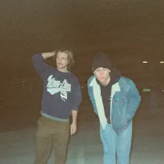 Garden Horse सुनें, म्यूज़िक वीडियो देखें, बायो पढ़ें, दौरे की तारीखें और बहुत कुछ देखें!