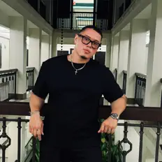 Ascolta AL COIN, guarda video musicali, leggi la biografia, vedi le date del tour & altro!