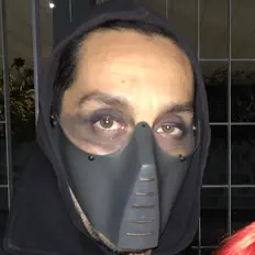 Poslechněte si interpreta V., sledujte hudební videa, přečtěte si životopis, podívejte se na data turné a další informace.