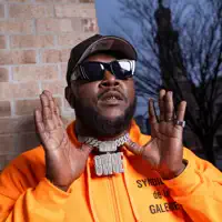 Posłuchaj wykonawcy undefined, obejrzyj teledyski, przeczytaj biografię, zobacz daty tras koncertowych i nie tylko!