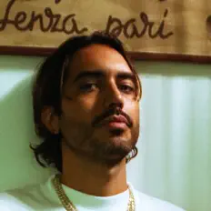 Ouça sixpm, assista a videoclipes, leia a biografia, veja as datas das turnês e mais!