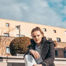 J.A.N.A dinle, müzik videolarını izle, biyografisini oku, tur tarihlerini ve daha fazlasını gör!