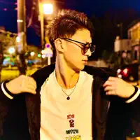 Dengarkan undefined, tonton video musik, baca bio, lihat tanggal tur & lainnya!