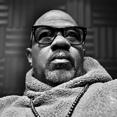 Vacation on the Sun을(를) 듣고, 뮤직 비디오를 보고, 약력을 읽고, 투어 일정 등을 확인하세요!