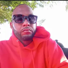 Poslechněte si interpreta HustleBoy Coas, sledujte hudební videa, přečtěte si životopis, podívejte se na data turné a další informace.