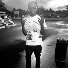 Écoutez Lilx Flow, regardez des vidéoclips, lisez la biographie, consultez les dates de tournée et plus encore !