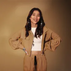Ouça Elsa Mickayla, assista a videoclipes, leia a biografia, veja as datas das turnês e mais!