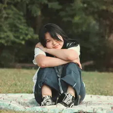 聆聽 Amber Sawyer、觀看音樂影片、閱讀小傳、查看巡演日期等！