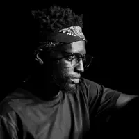 undefined सुनें, म्यूज़िक वीडियो देखें, बायो पढ़ें, दौरे की तारीखें और बहुत कुछ देखें!