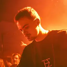 Posłuchaj wykonawcy CARDONNE, obejrzyj teledyski, przeczytaj biografię, zobacz daty tras koncertowych i nie tylko!