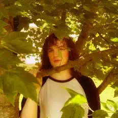 聆聽 mars loves you、觀看音樂影片、閱讀小傳、查看巡演日期等！