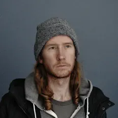 Dengarkan Tear, tonton video musik, baca bio, lihat tanggal tur & lainnya!