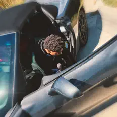 Ouça Brokenkhild, assista a videoclipes, leia a biografia, veja as datas das turnês e mais!