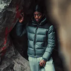 Hör dir Cardo$o an, schau dir Musikvideos an, lies die Biografie, finde Tourdaten und mehr!