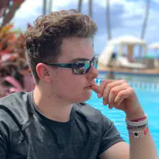 Poslechněte si interpreta YNG EDDY, sledujte hudební videa, přečtěte si životopis, podívejte se na data turné a další informace.
