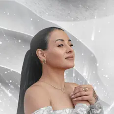 Ascolta RANI, guarda video musicali, leggi la biografia, vedi le date del tour & altro!