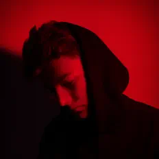 Ascolta CXSMXS, guarda video musicali, leggi la biografia, vedi le date del tour & altro!