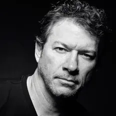 收听 Parker Bradley、观看音乐视频、阅读小传、查看巡演日期等 ！