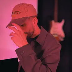 David Edwards सुनें, म्यूज़िक वीडियो देखें, बायो पढ़ें, दौरे की तारीखें और बहुत कुछ देखें!