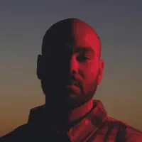 Luister naar undefined, bekijk muziekvideo's, lees de bio, bekijk de tourdata, en meer!