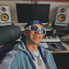 Ascolta Natural Beats, guarda video musicali, leggi la biografia, vedi le date del tour & altro!