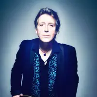 收听 undefined、观看音乐视频、阅读小传、查看巡演日期等 ！