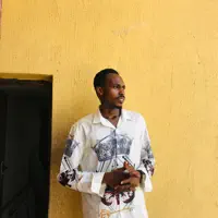 聆聽 undefined、觀看音樂影片、閱讀小傳、查看巡演日期等！